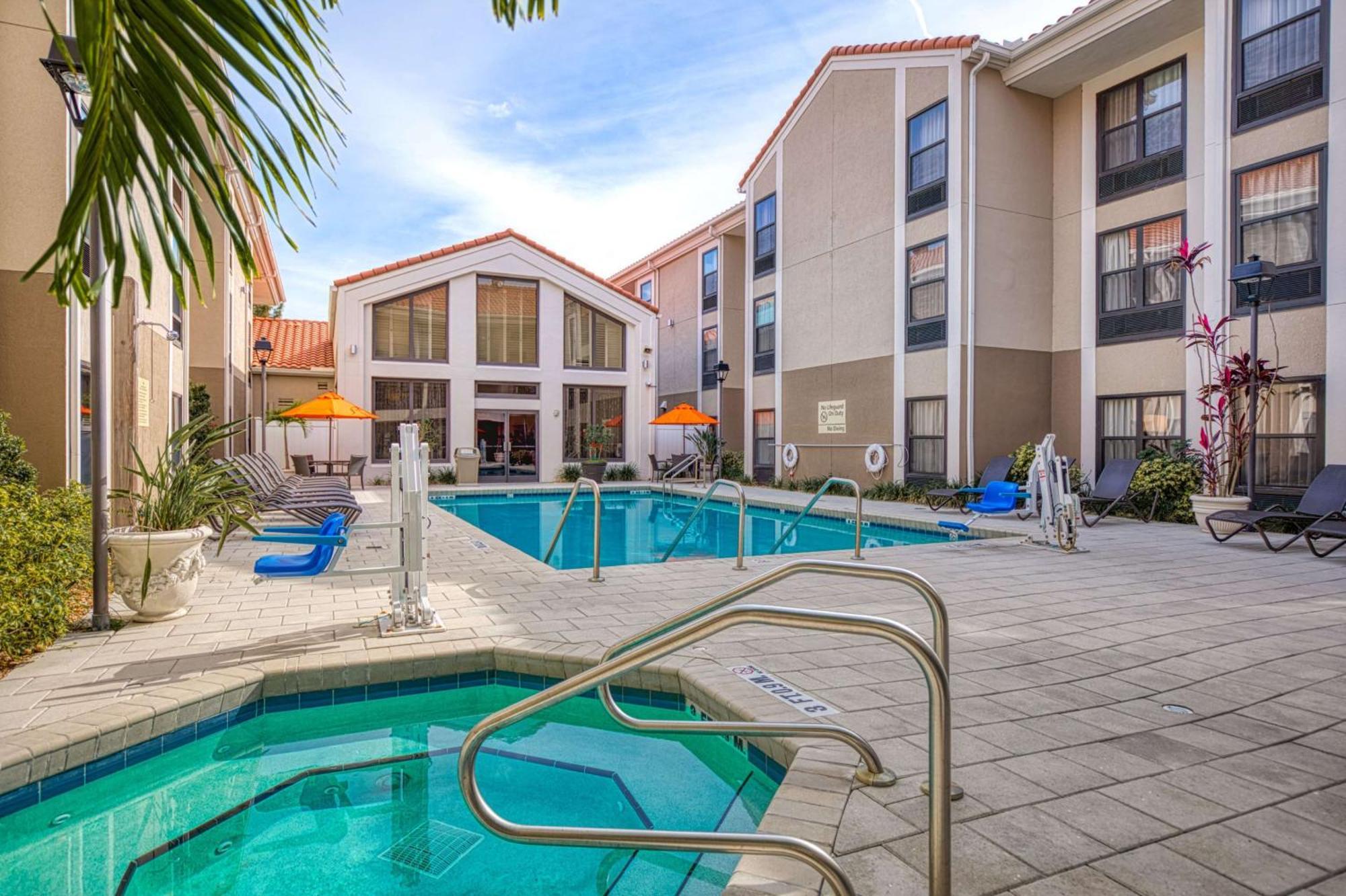 Hampton Inn & Suites Orlando-East Ucf Alafaya Exterior photo